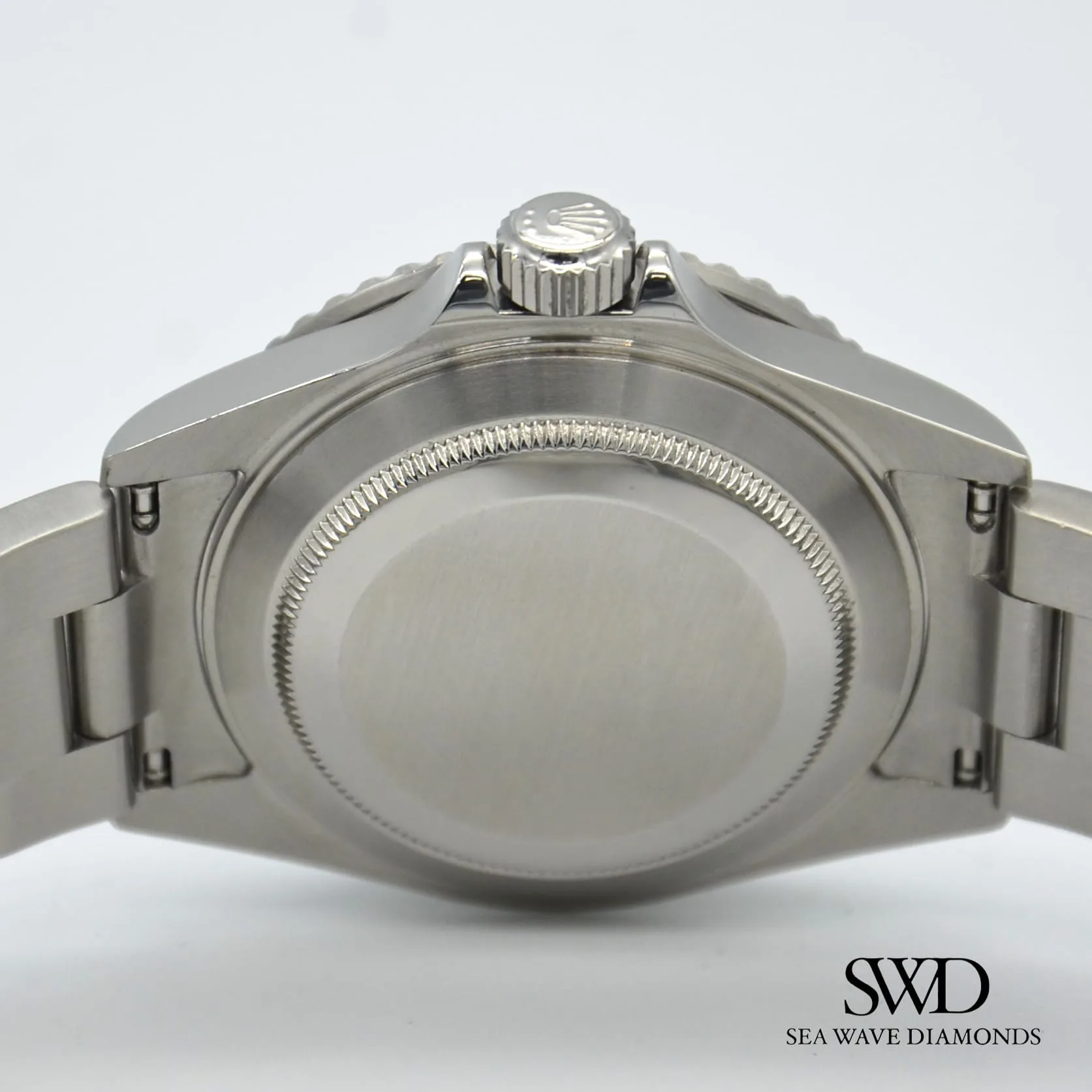 rolex-submariner-screw-down-caseback-rear-watch-view